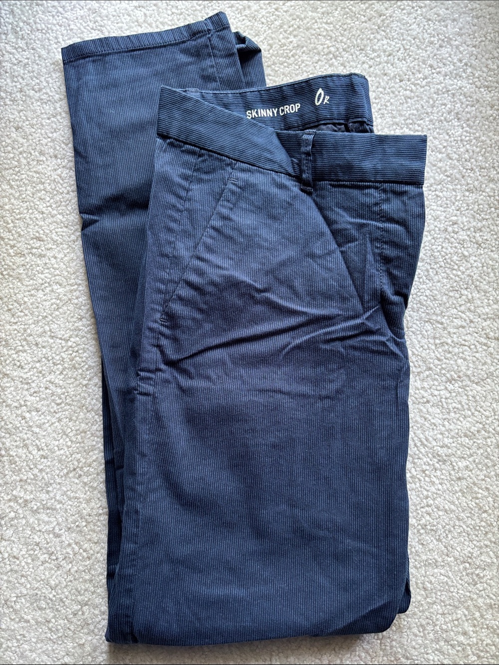 Gap Skinny Crop textured stripe navy khakis EUC